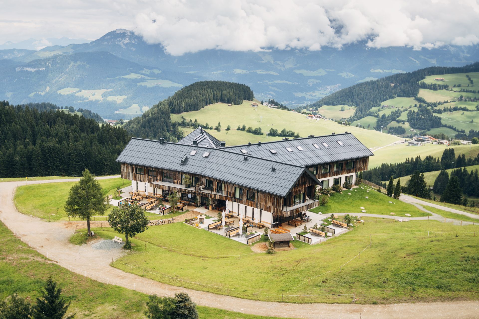Alm mit Blick ins Tal