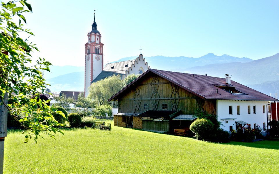 Absam Basilika und Bauernhof - Region Hall-Wattens